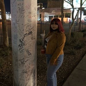 Meet your Posher, Andrea